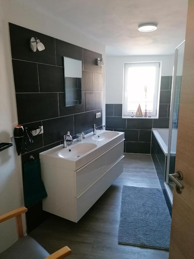 Fewo Im Lehm-Fachwerkhaus Erfurt Mit 3 Einzelnen Schlafzimmern Je Mit Tv Exteriör bild